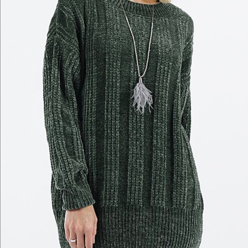 Zenana Outfitters Ladies chenille sweater- green